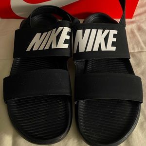 Black and white women nike sandal size 12